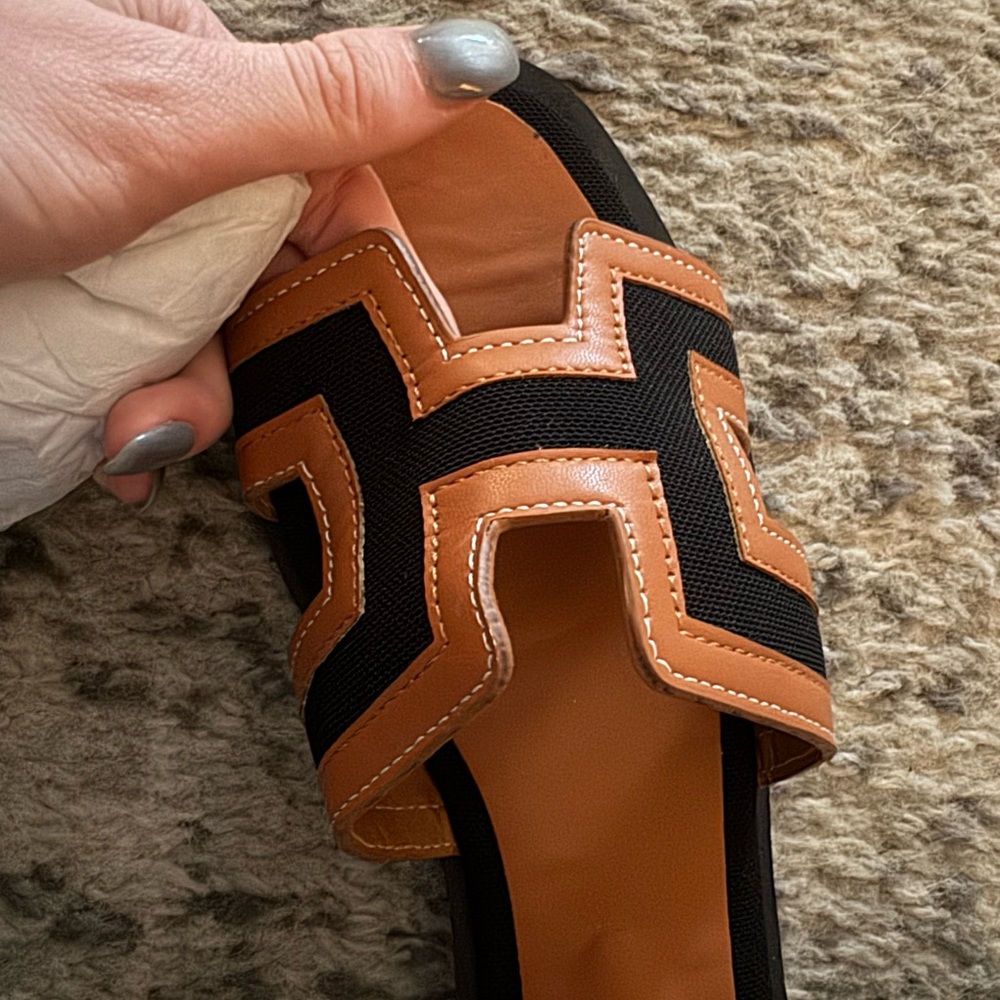 H sandals - Picture 3 of 4